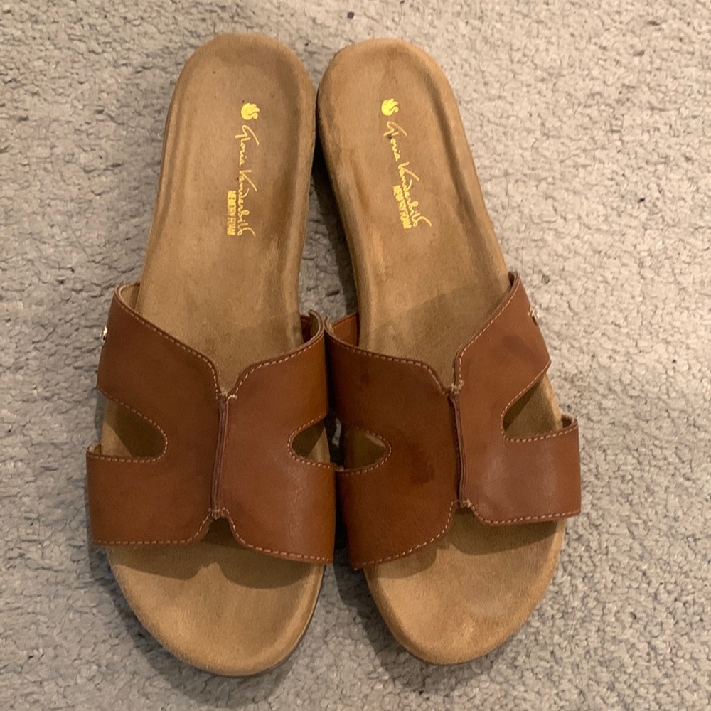 Gloria Vanderbilt Sandals